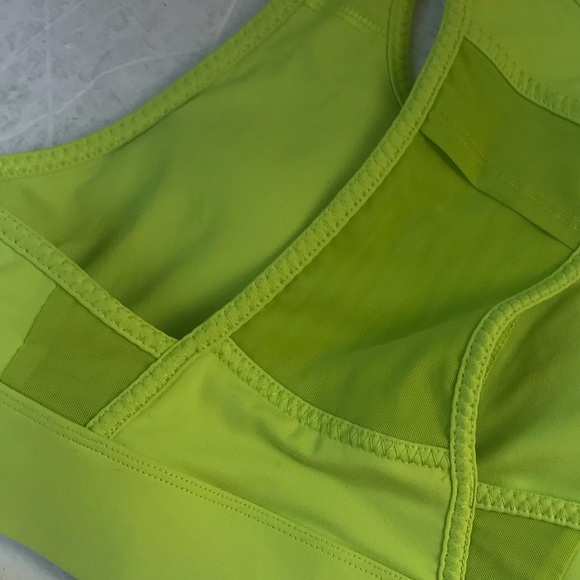 Fabletics On-The-Go Neon Green Lime Yellow Medium Impact Sports Bra Back Pocket - Picture 6 of 11